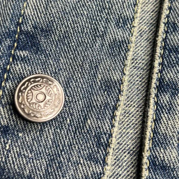 Free People Embroidered Distressed Denim Jean Jacket Womens Sz 12 BOHO Sthwstrn - Picture 8 of 11